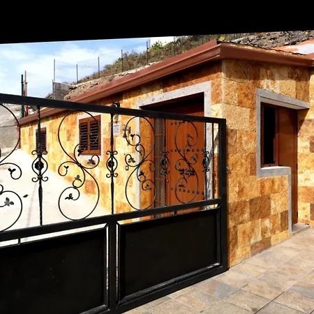 Cuevitas Del Gamonal * Santa Brigida (Gran Canaria)